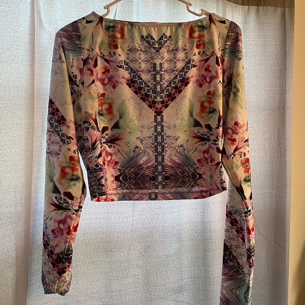 Long sleeve cropped rash guard